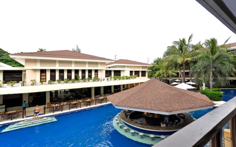 Henann-Lagoon-Resort-Boracay-Suite-06